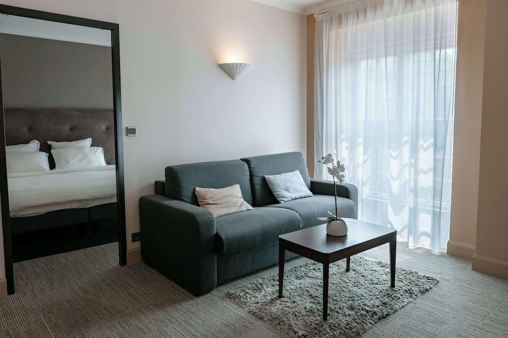 Family Suite, 1 King Bed with Sofa bed, Non Smoking (with Sofabed) photo 3