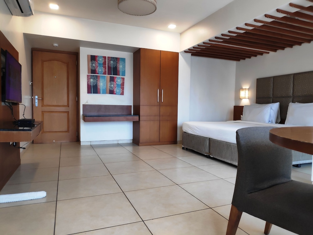 Suite - Photo 8
