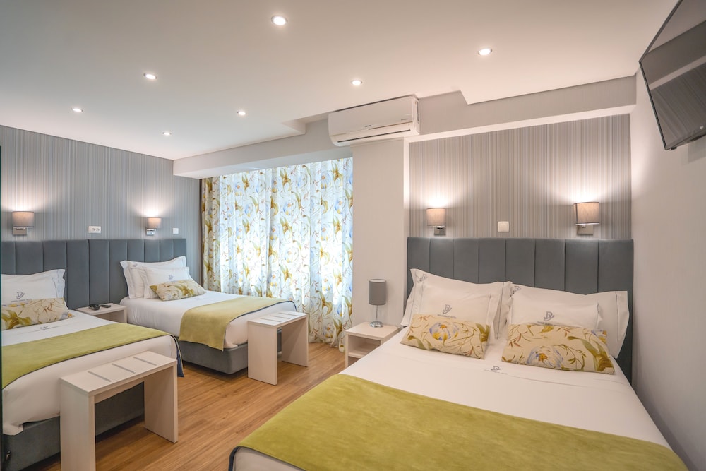 Quadruple Room - Photo 1