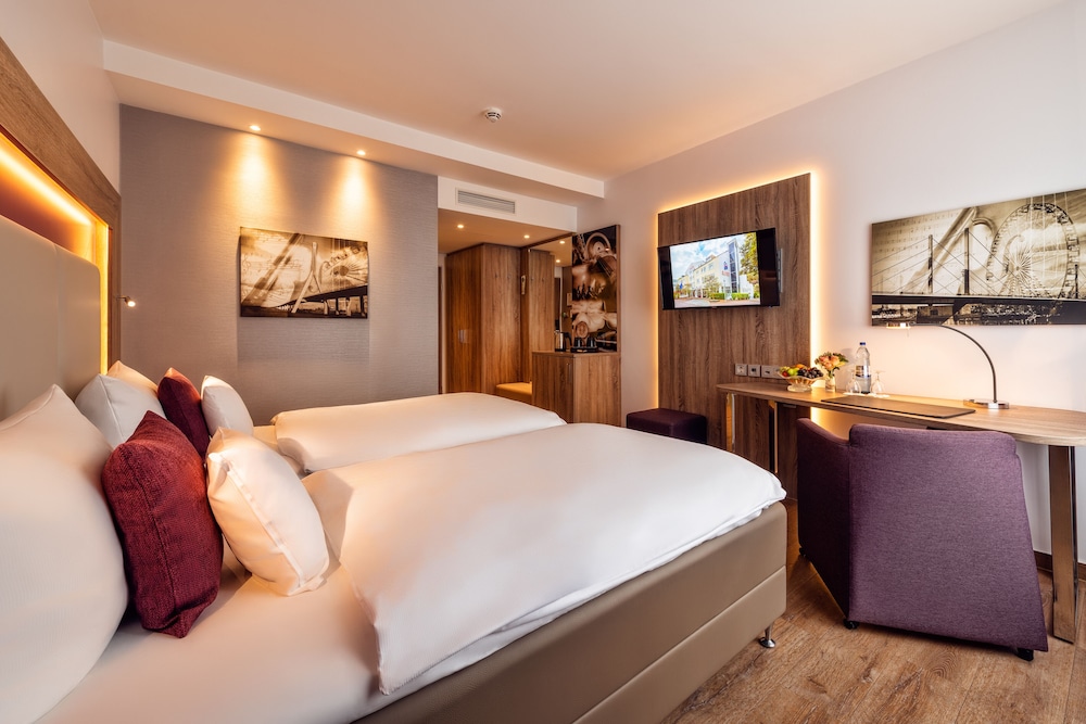 Standard Room, 1 Double Bed, Park View photo 2