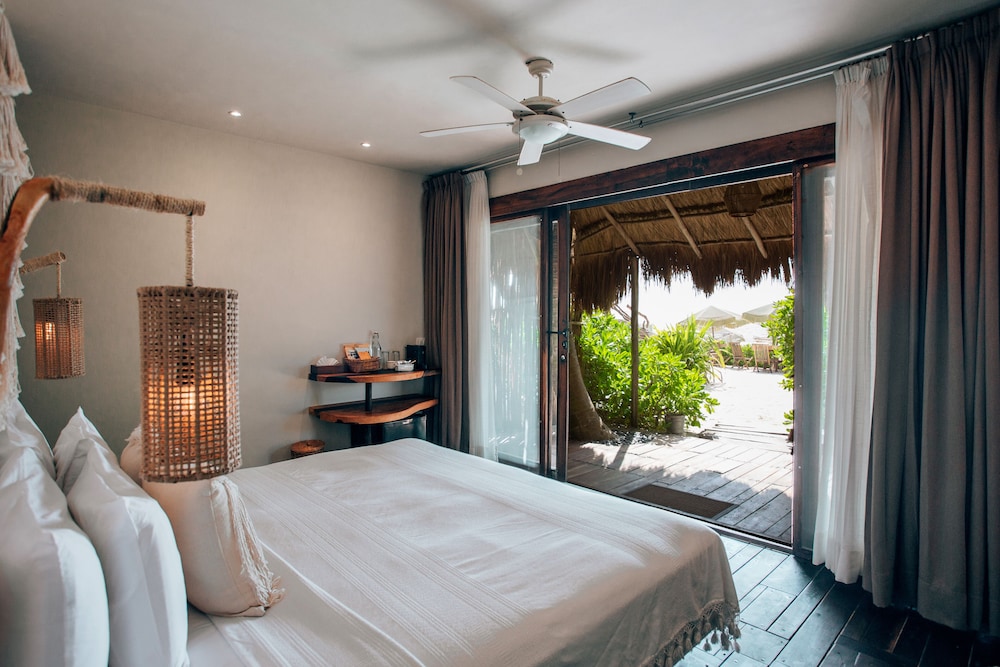 Suite, Beachfront (Cambria Suite)