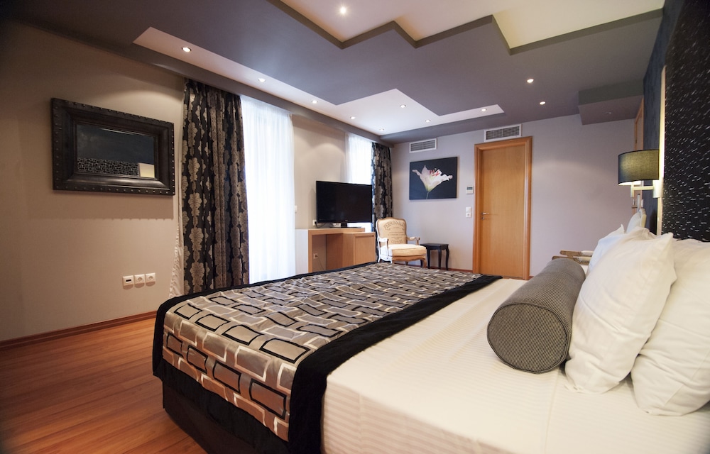 Suite, Partial Sea View