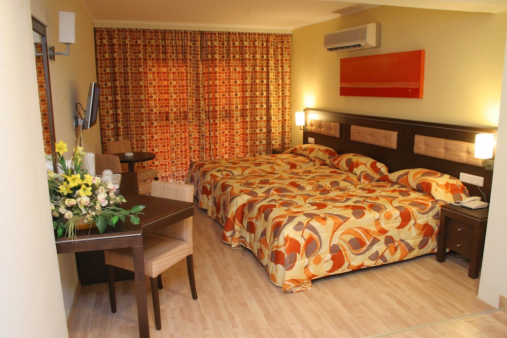 Standard Triple Room, City View