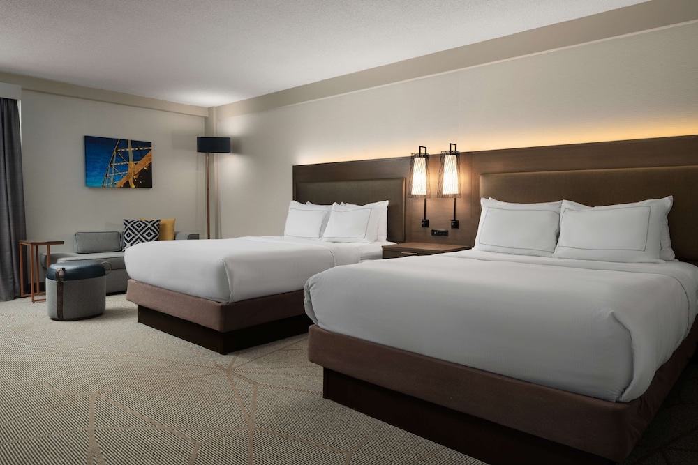 Room, 2 Queen Beds, Roll-in Shower, Non Smoking - Photo 1