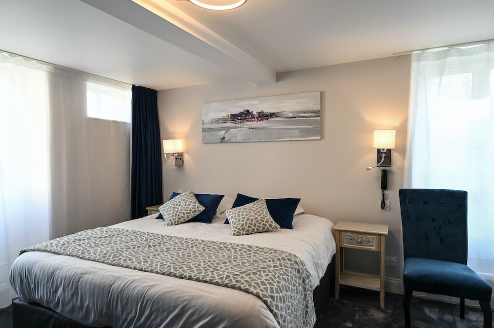 Deluxe Room - Photo 19