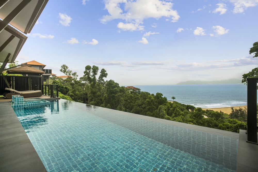 Three Bedroom Seaview Hill Villa with Heated Pool - Photo 10