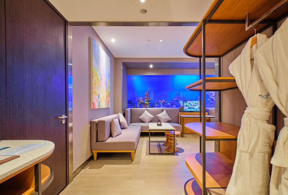 Family Room - Photo 2