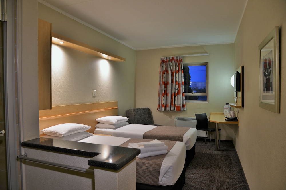 Twin Room, Smoking photo 3