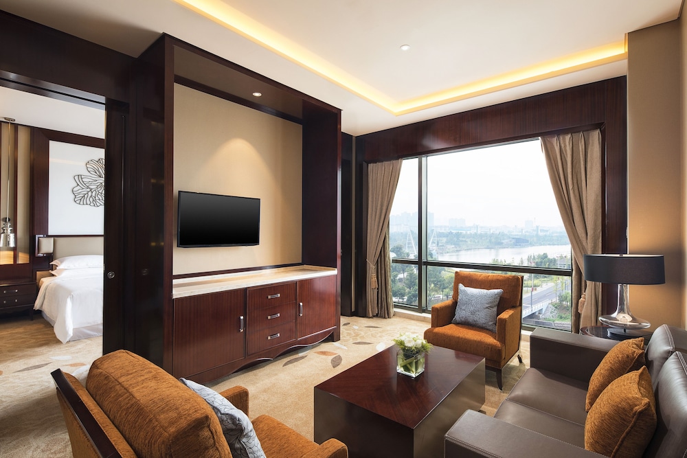 Suite, 1 Bedroom, Lake View photo 2