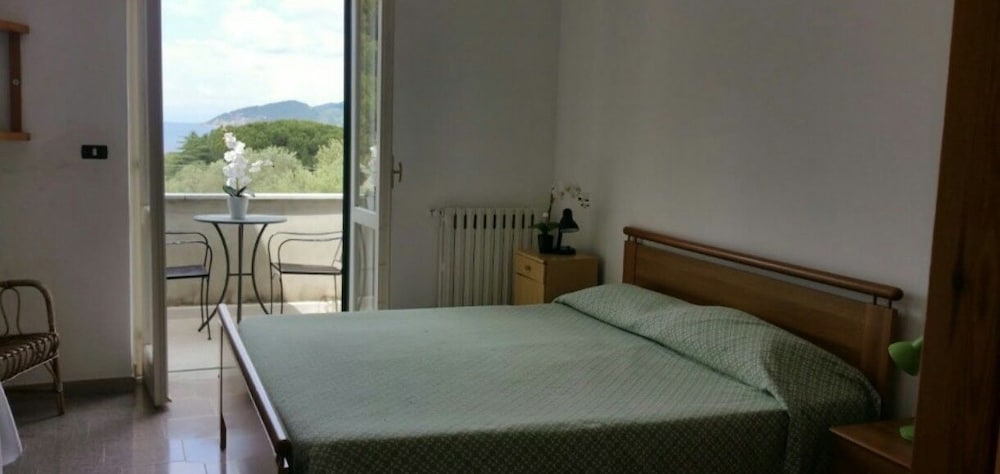 Family Apartment, 1 Bedroom, Kitchen (Angela)