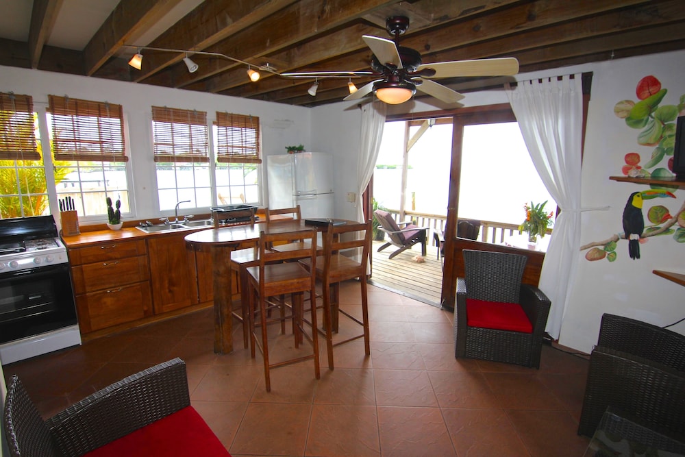 Deluxe House, 2 Bedrooms, Ocean View photo 2