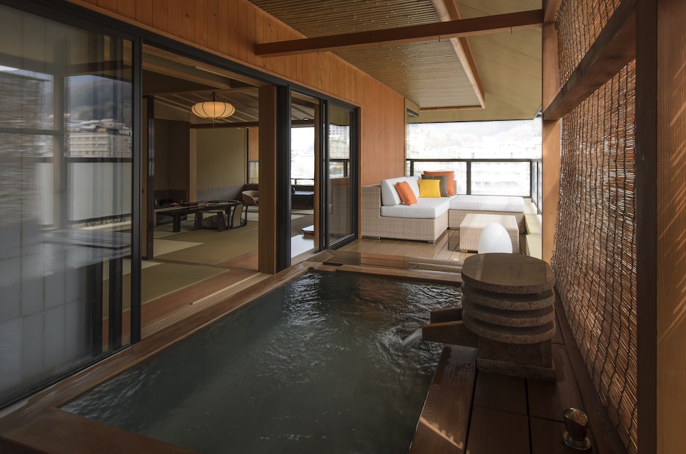 Japanese Style Deluxe Suite with Open Air Bath photo 2
