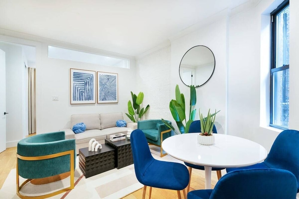 Apartment, 2 Bedrooms, Pets Allowed photo 1