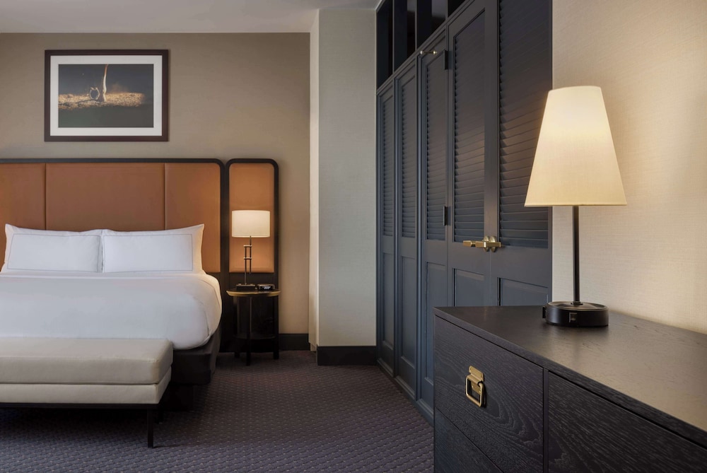 Two Room Honeymoon Suite, 1 King Bed photo 3