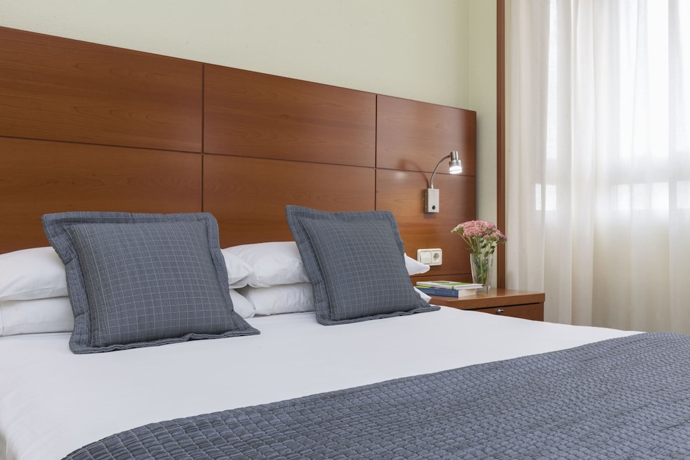 Standard Double or Twin Room - Photo 2