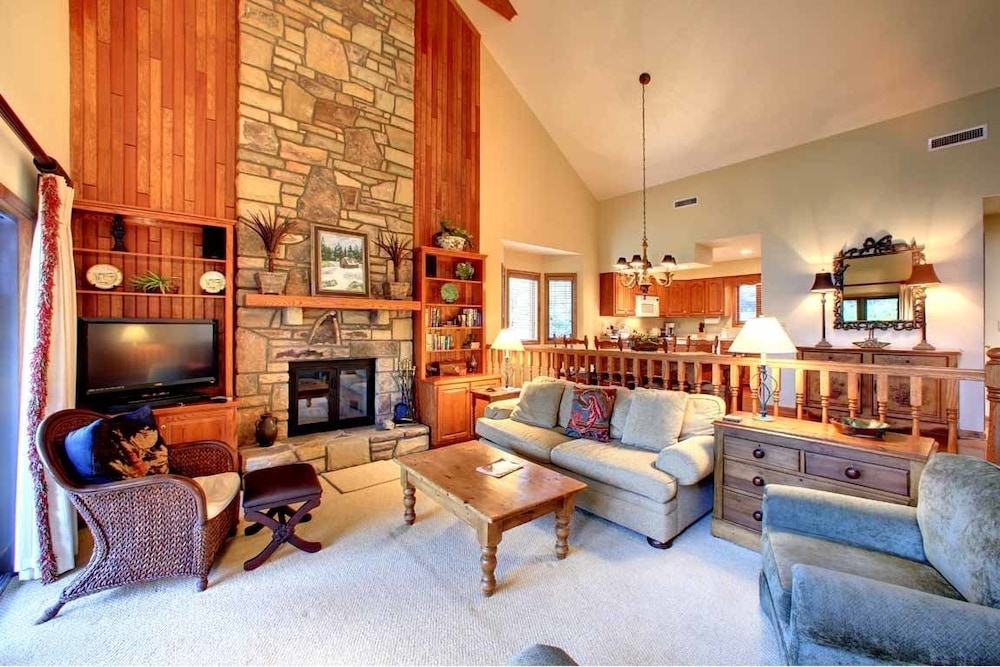 Condo, 3 Bedroom/3 bath w/ Den photo 3