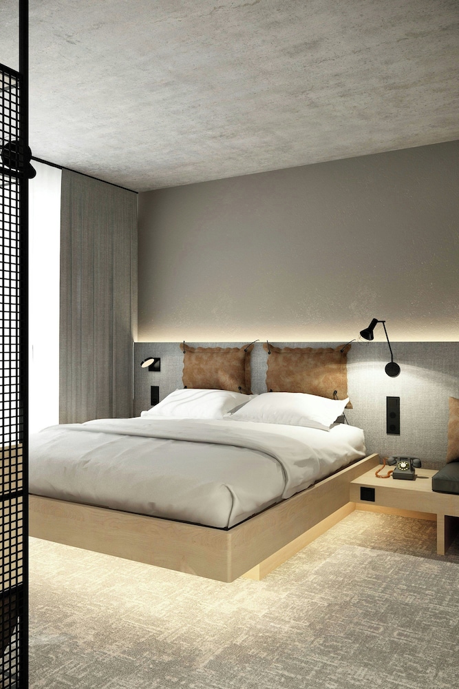 Deluxe Room, 1 Queen Bed with Sofa bed