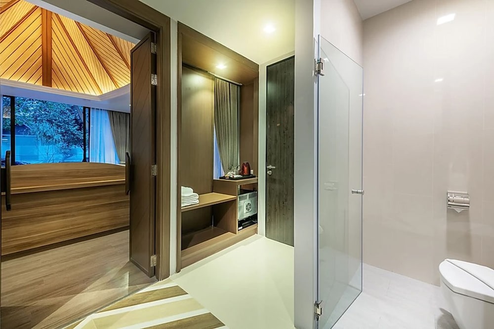 Honeymoon Suite - Photo 10