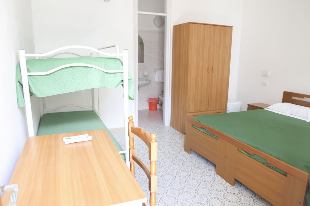 Standard Room photo 3