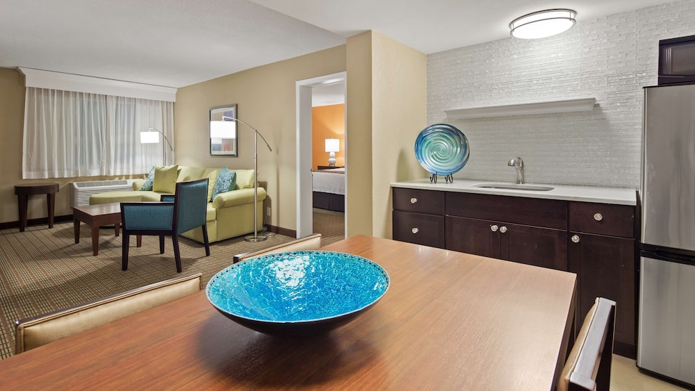 Suite, 1 King Bed, Non Smoking, Refrigerator & Microwave (Separate Living Room;with Sofabed) photo 2