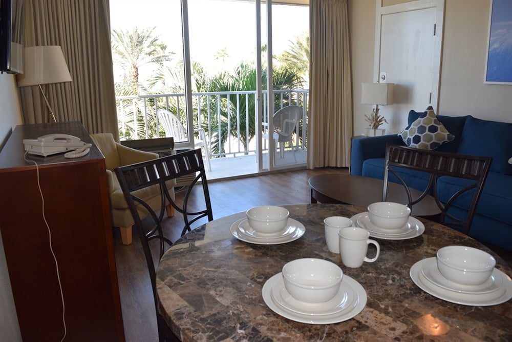Room, 1 King Bed, Non Smoking, Ocean View photo 2