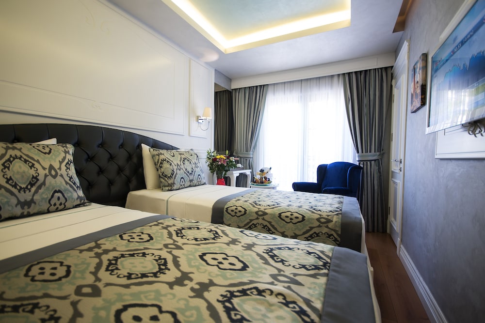 TRIPLE ROOM WITH SOFA BED photo 2