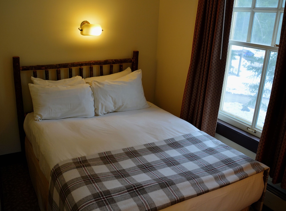 Room, 2 Bedrooms, Private Bathroom photo 1