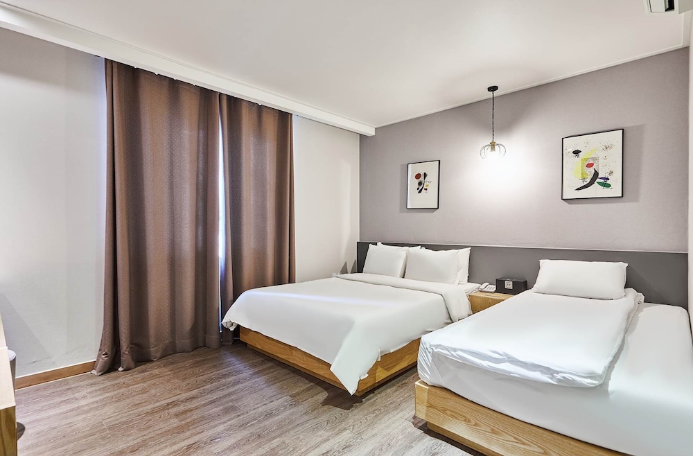 Standard Twin Room, Multiple Beds, Non Smoking (previously Pacific Hotel GimpoAirport) - Photo 1