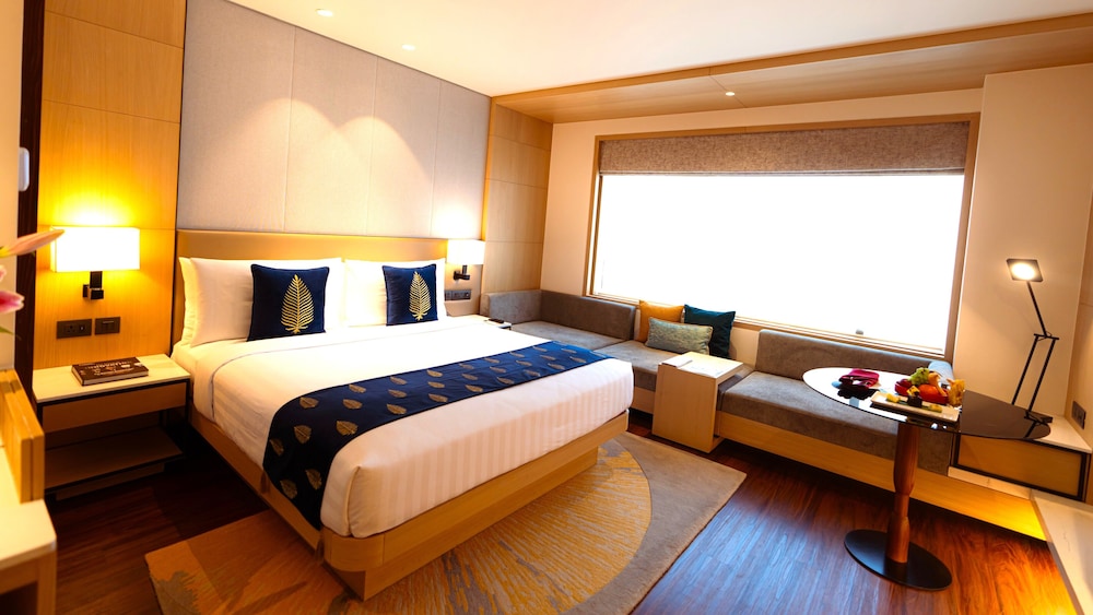 Studio Suite, 1 King Bed, City View - Photo 1