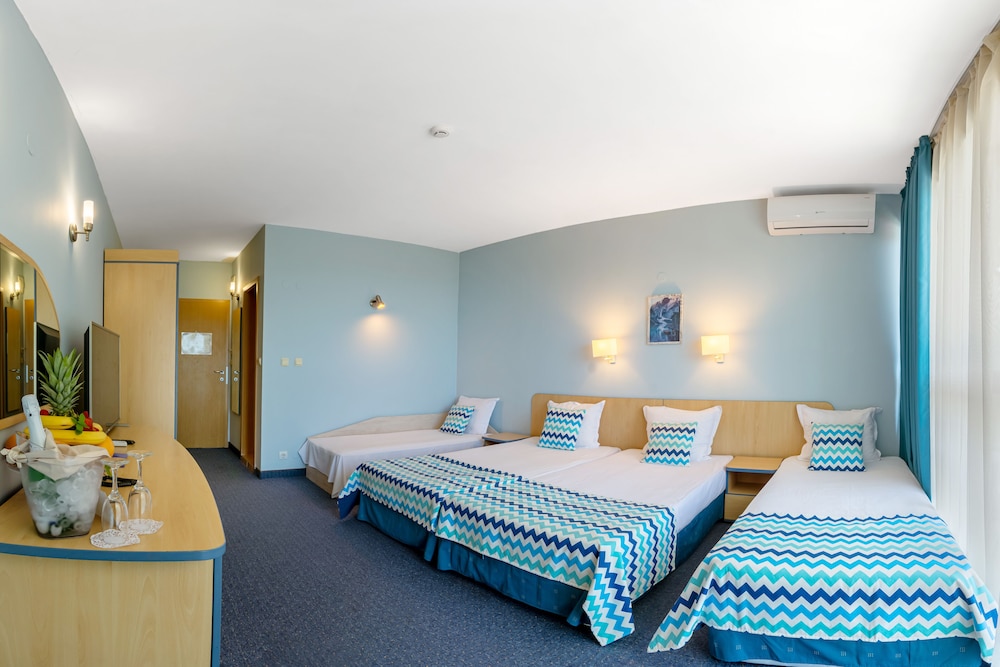 Large Double Room, Balcony photo 3