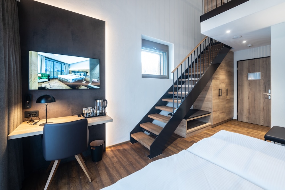 Family Room, Balcony - Photo 1