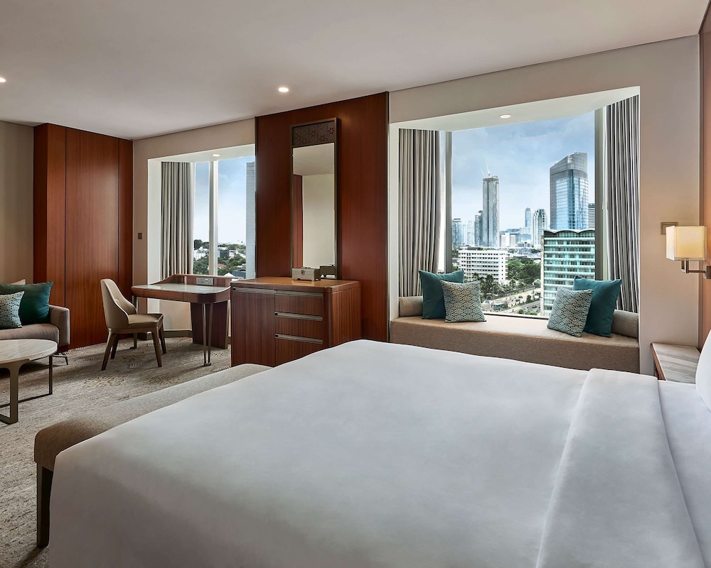 Room, 1 King Bed (Bundaran View) - Photo 7