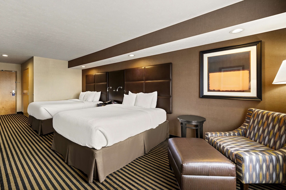 Room, 2 Queen Beds - Photo 4