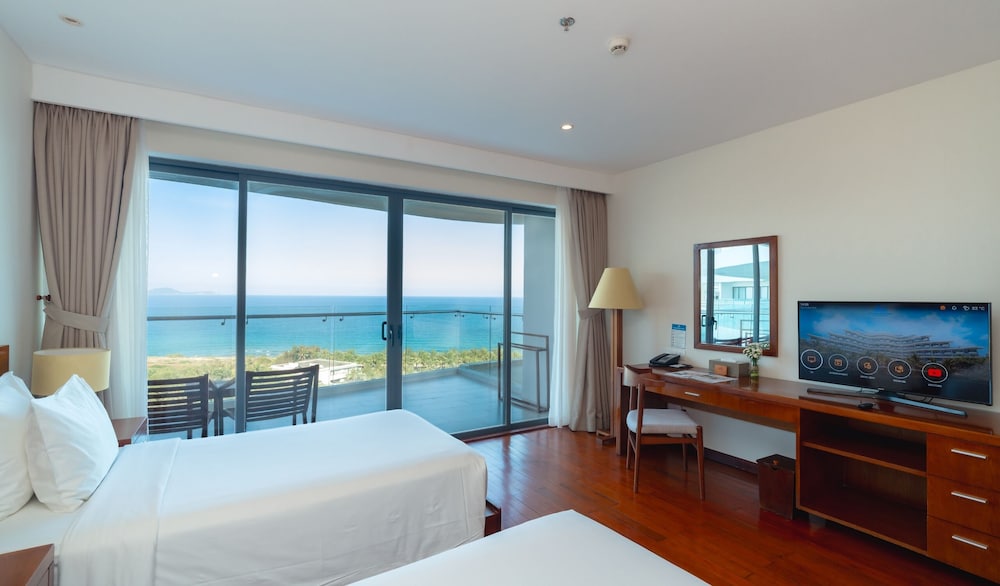 Deluxe Twin Room, Bathtub, Ocean View photo 3