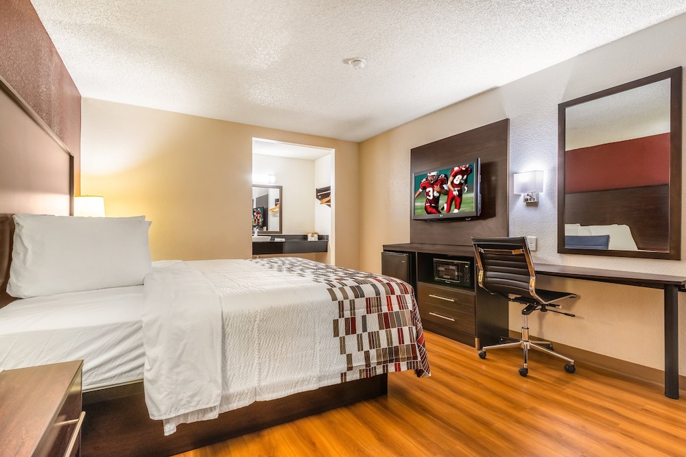 Deluxe Room, 1 Queen Bed, Non Smoking - Photo 3