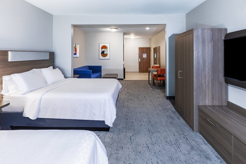 Suite, 2 Queen Beds (Additional Living Area) - Photo 2