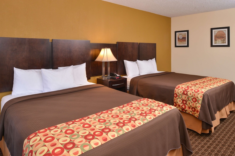 Room, 2 Queen Beds, Accessible, Non Smoking photo 1