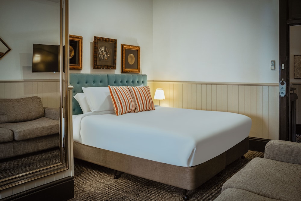 Deluxe King Manor with Ensuite