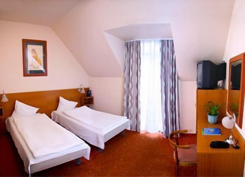 Standard Double Room - Photo 4
