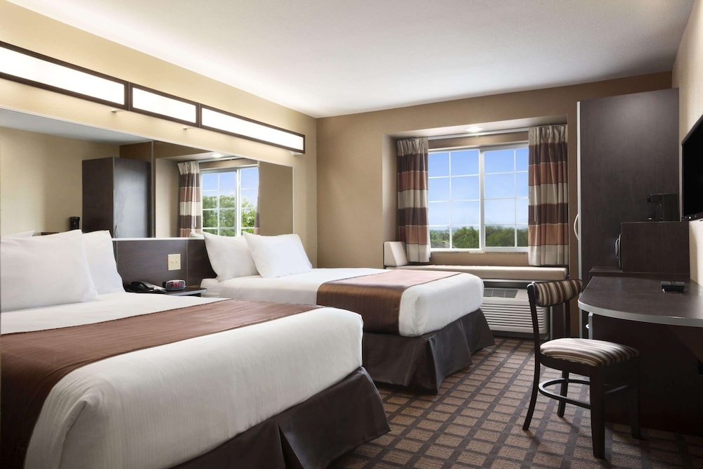 Basic Room, 2 Queen Beds, Non Smoking photo 2