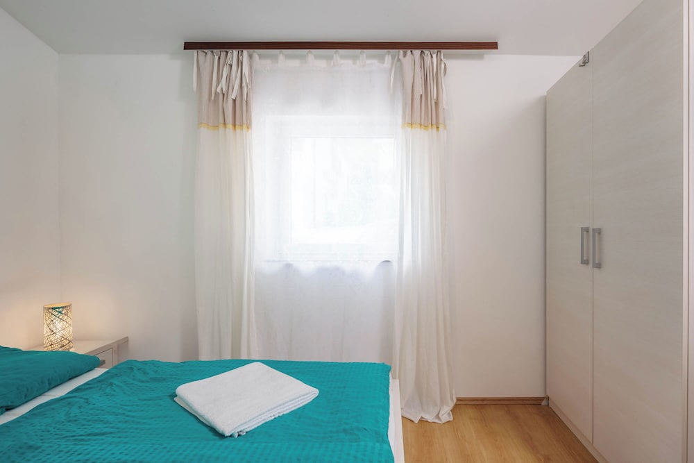 Family Apartment, Multiple Bedrooms (Seaview House Helena - Apartment 1) photo 1