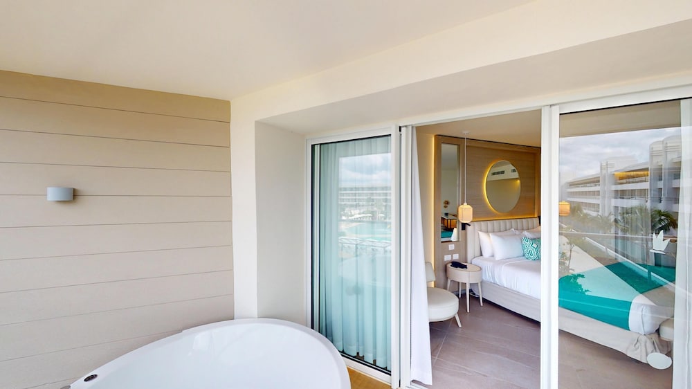 Princess Luxury Junior Suite with Hydromassage - Photo 11