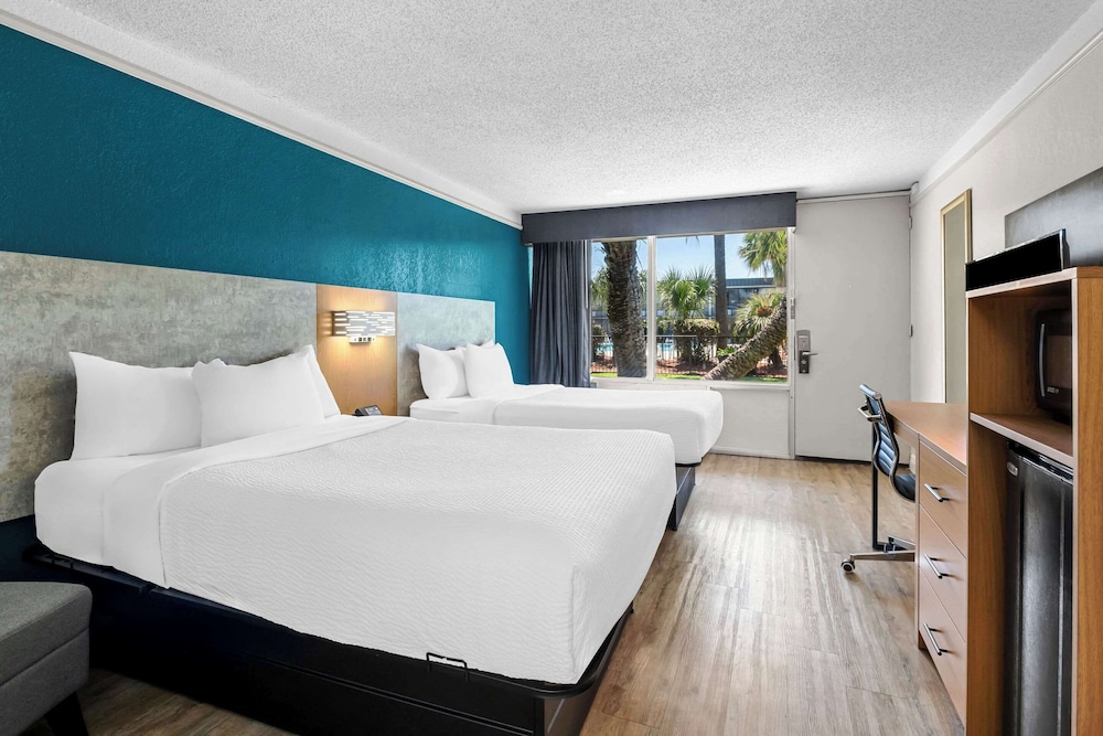 Standard Room, 2 Double Beds, Non Smoking - Photo 3