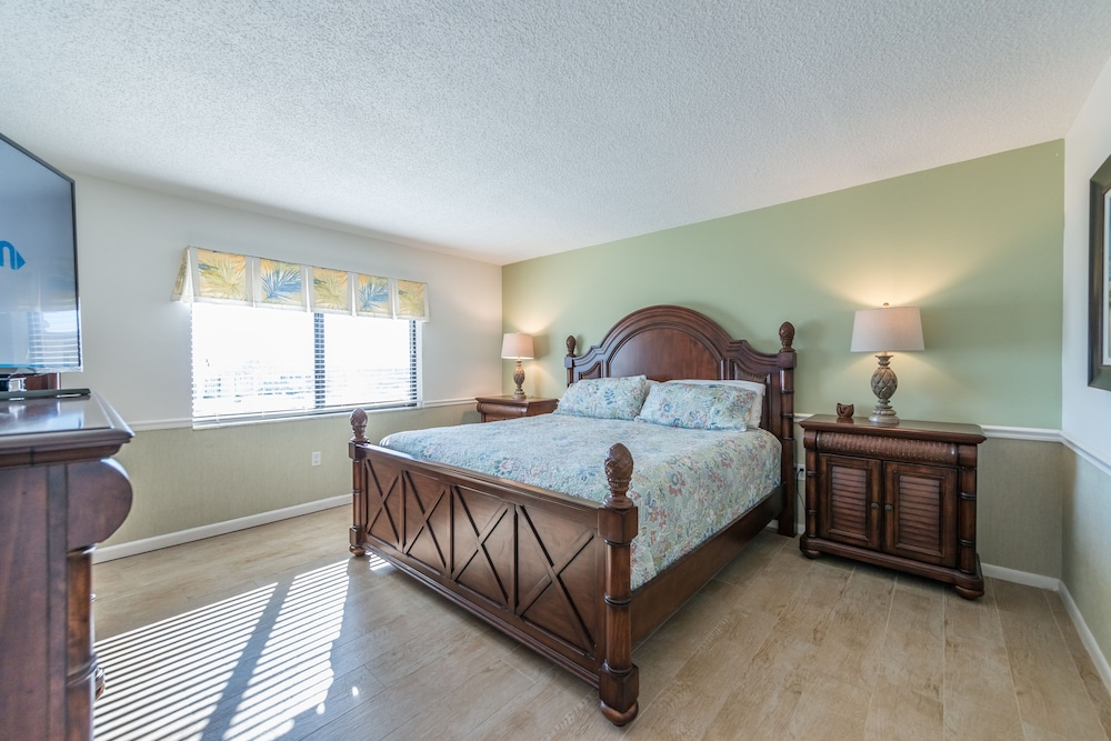 Condo, 2 Bedrooms, Oceanfront photo 1