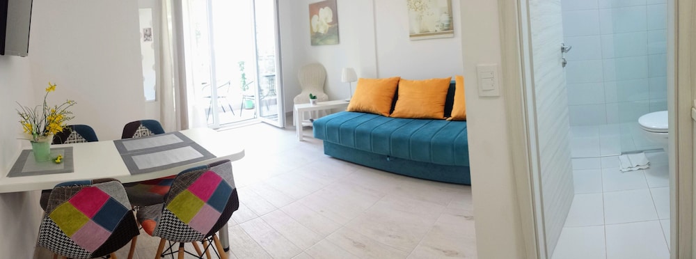 Apartment (5)