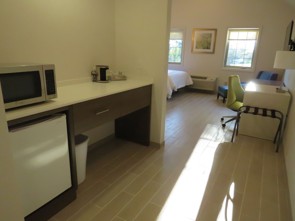 Standard Cabin, 2 Queen Beds photo 2