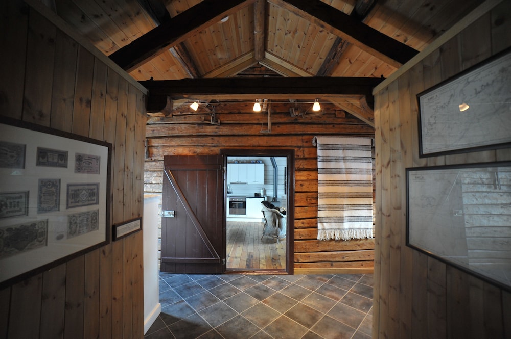 2-bedroom Deluxe rorbu cabin with sea view photo 1