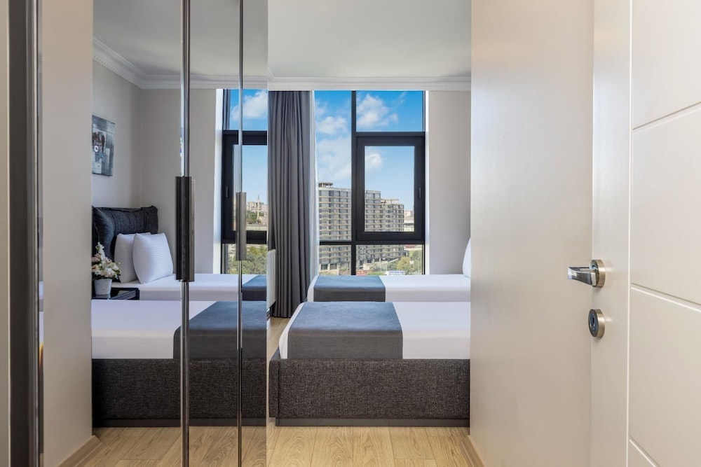 Apartment, 3 Bedrooms, City View, Corner photo 1