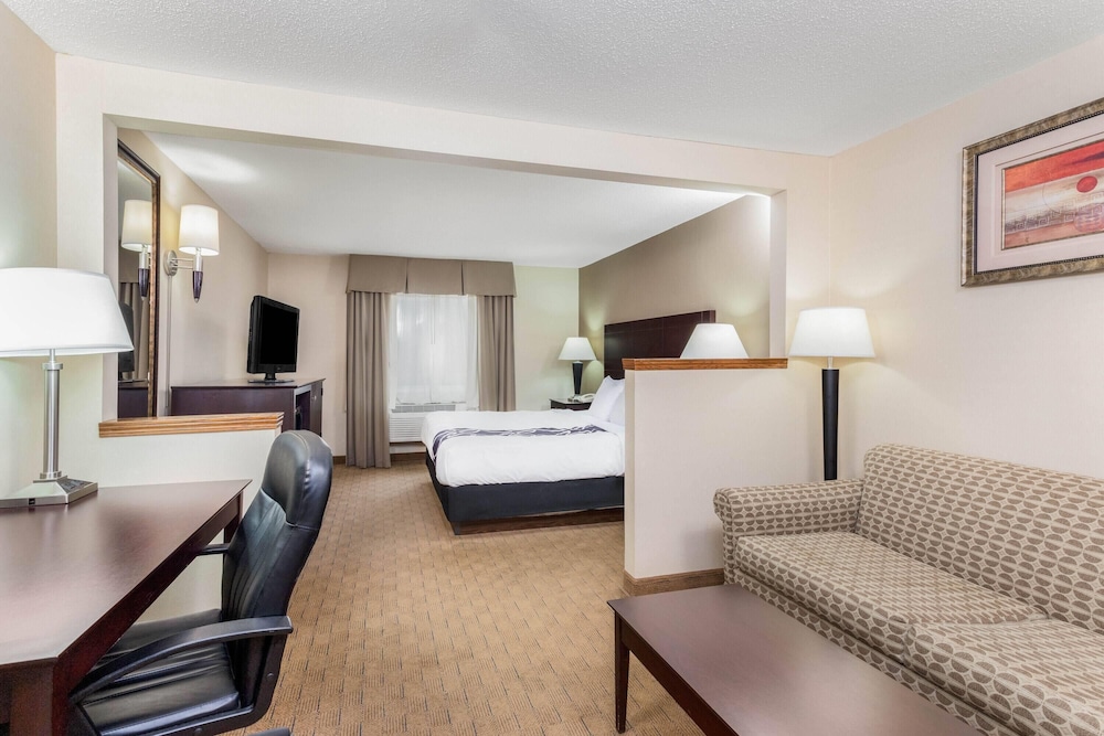 Deluxe Suite, 1 King Bed, Non Smoking