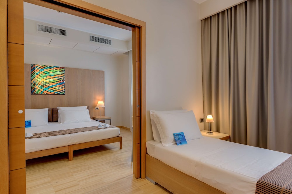 Classic Room, Multiple Beds - Photo 9
